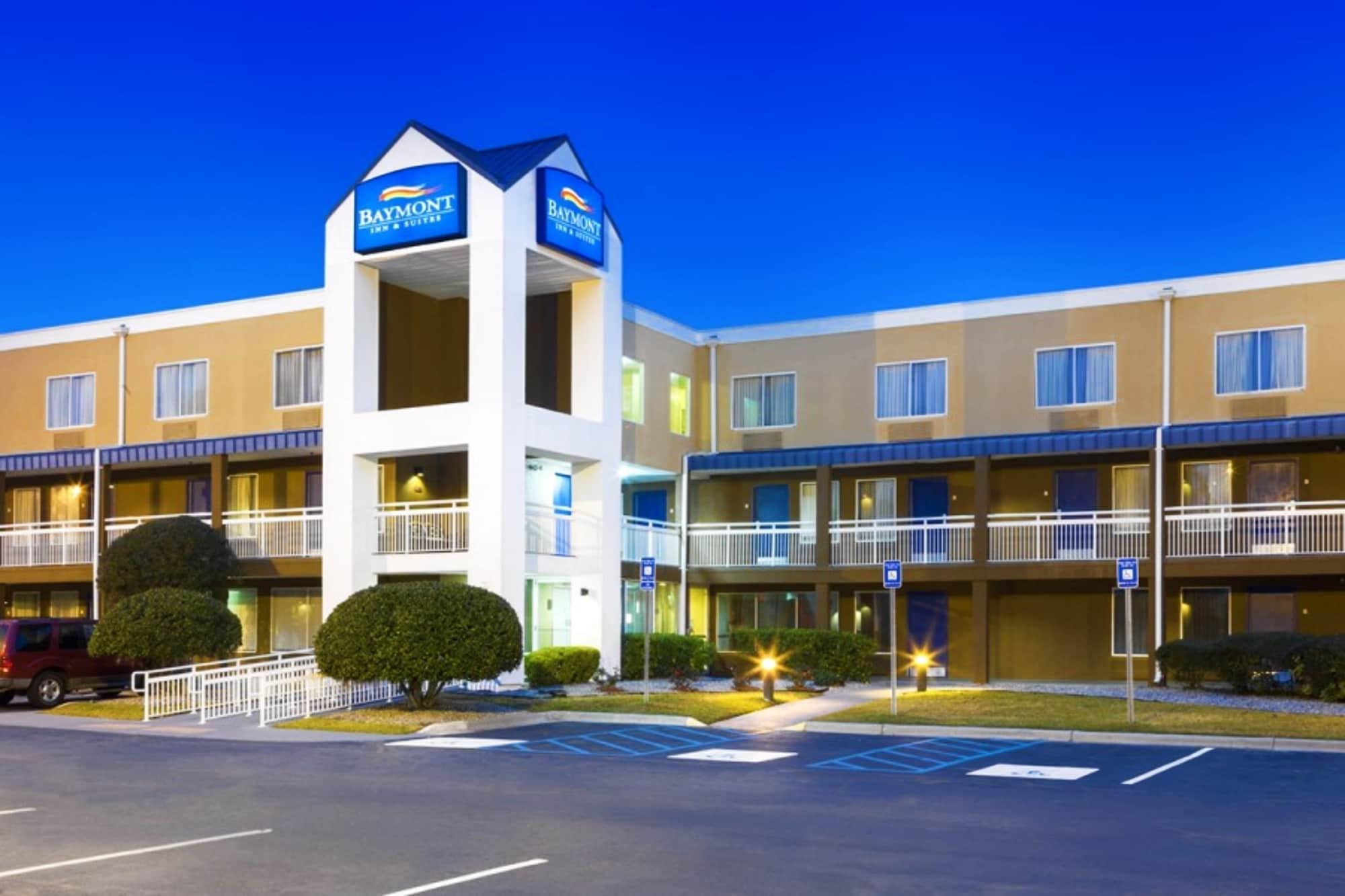 Baymont By Wyndham Savannah Midtown Exterior photo