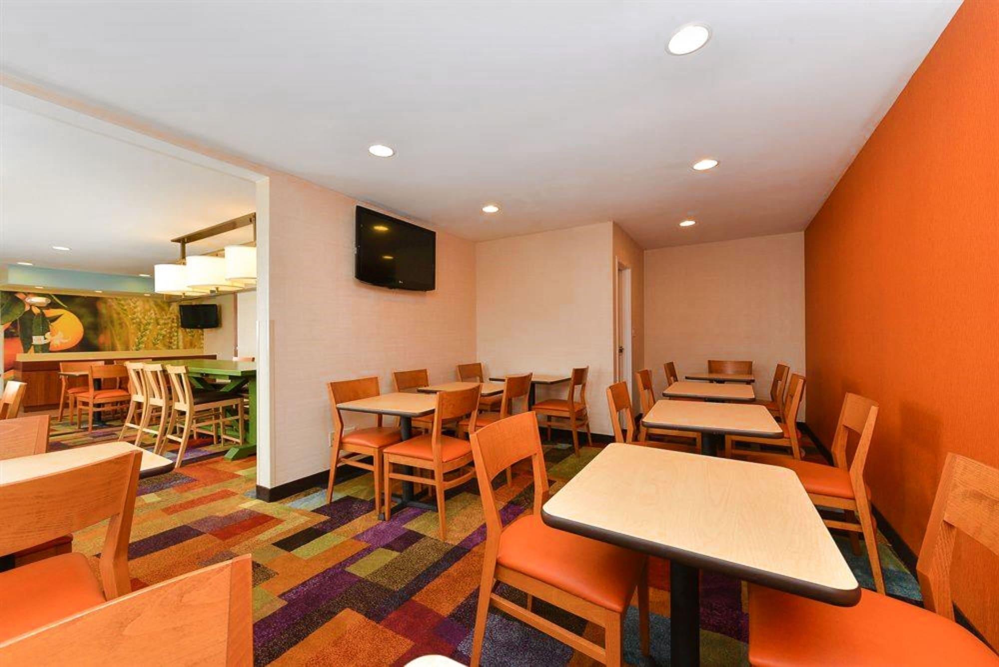 Baymont By Wyndham Savannah Midtown Exterior photo