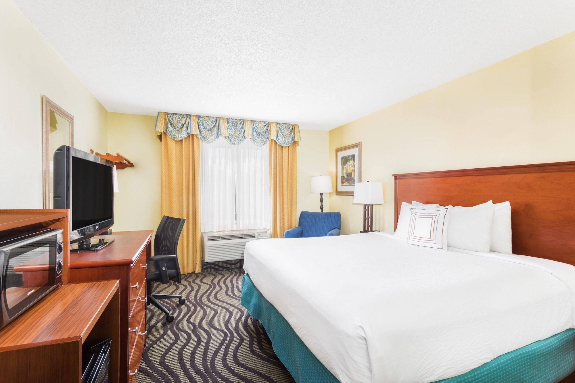 Baymont By Wyndham Savannah Midtown Exterior photo