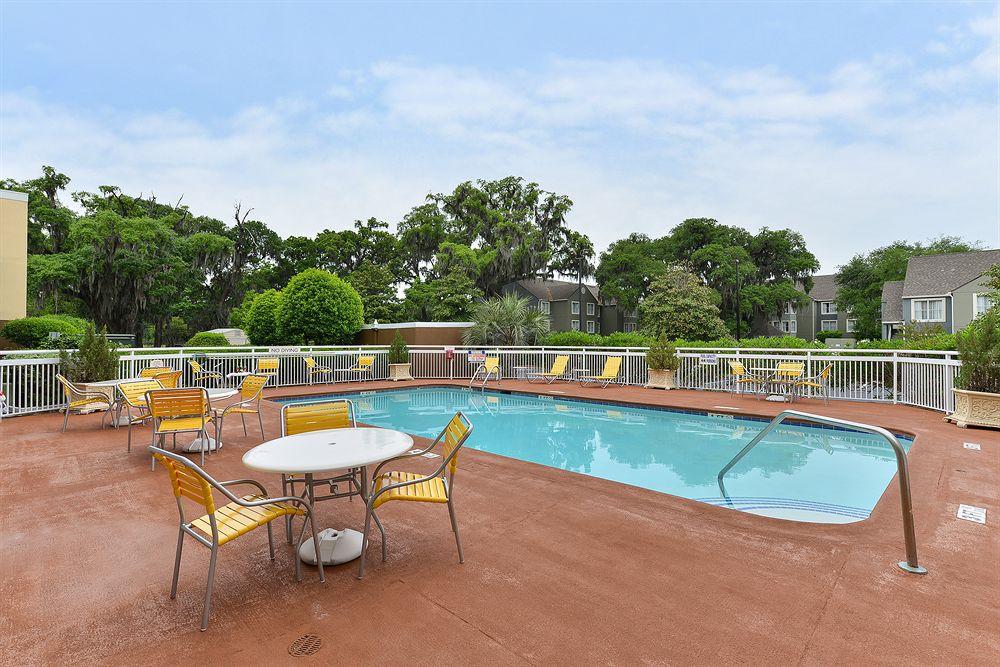Baymont By Wyndham Savannah Midtown Exterior photo