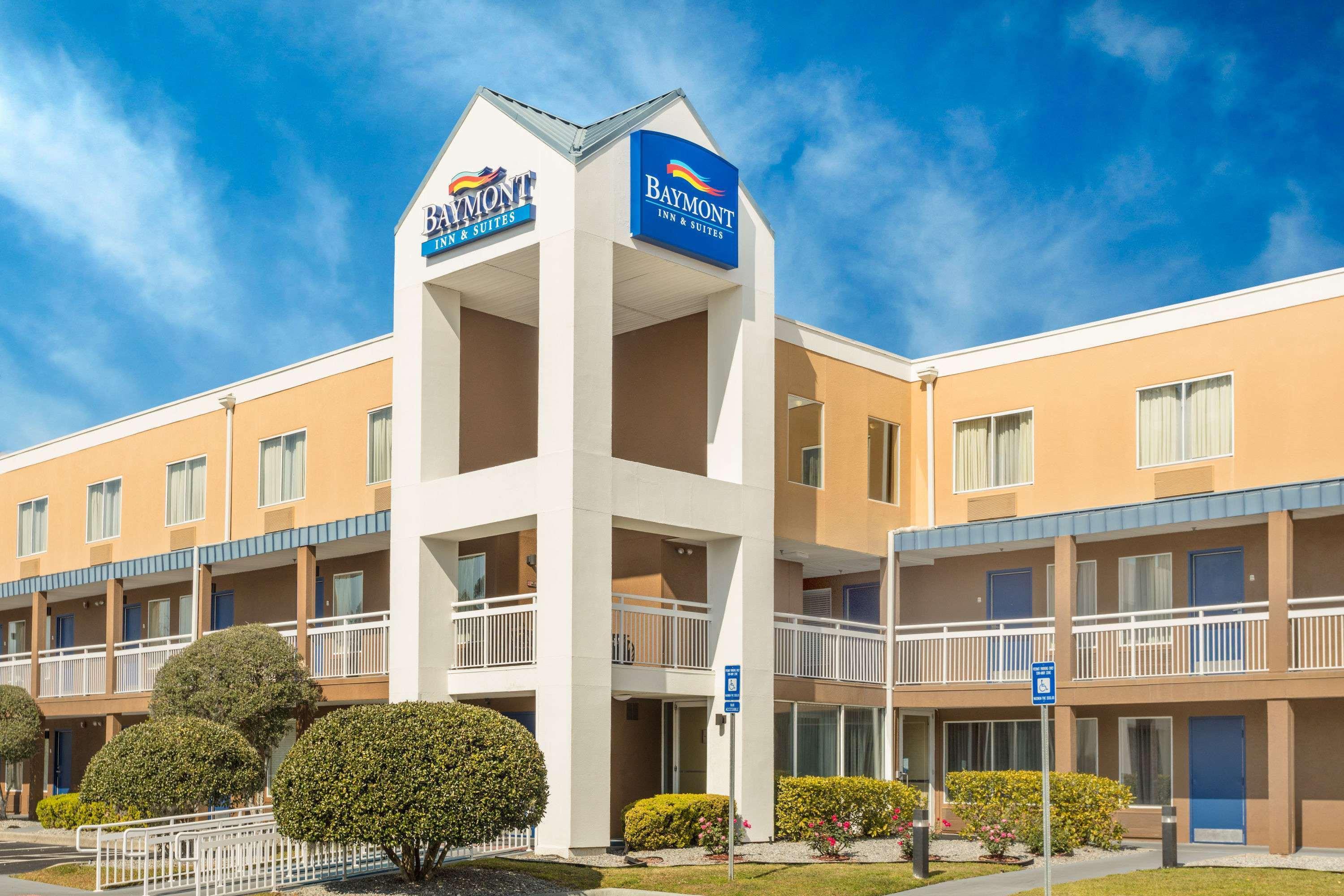 Baymont By Wyndham Savannah Midtown Exterior photo