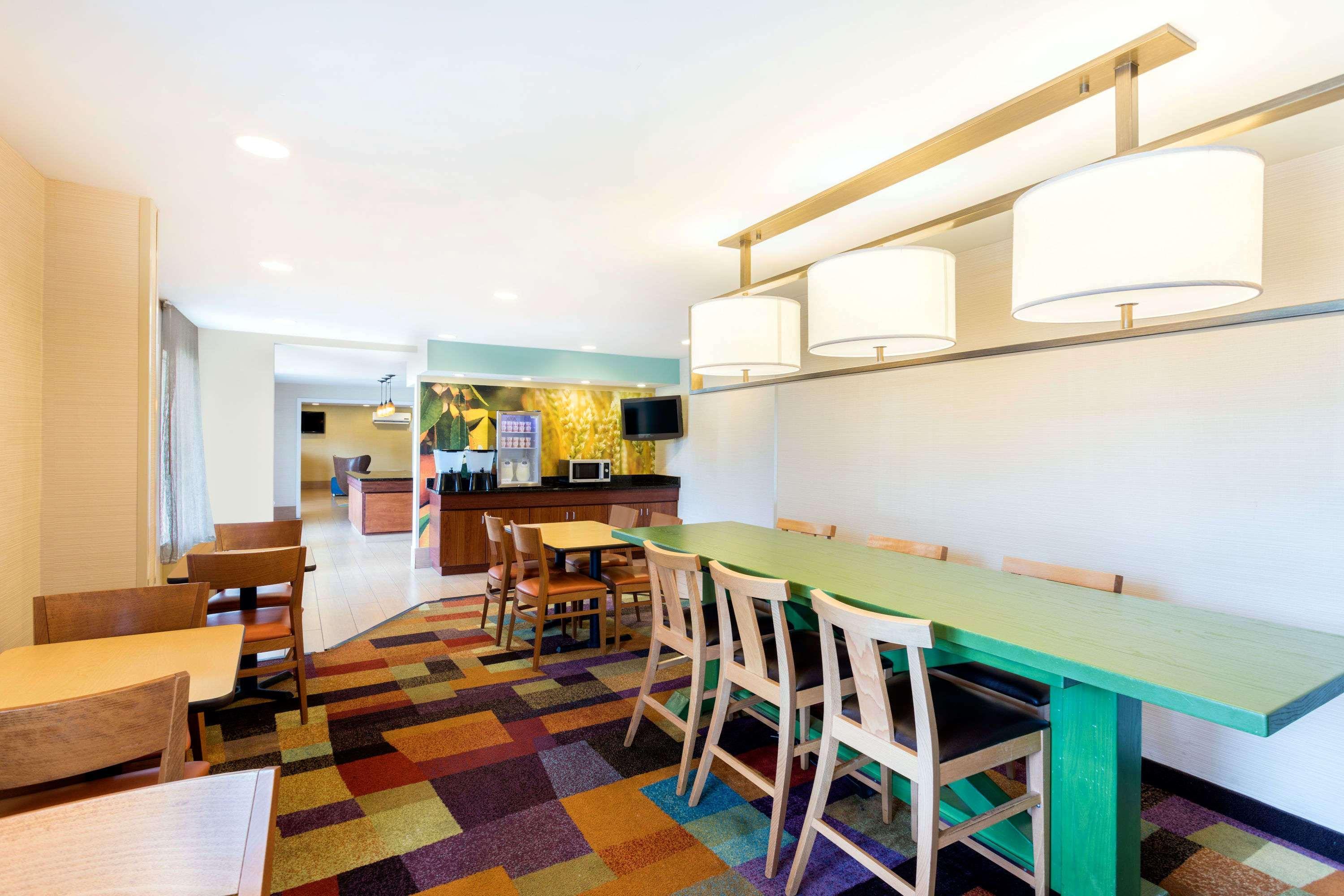 Baymont By Wyndham Savannah Midtown Exterior photo
